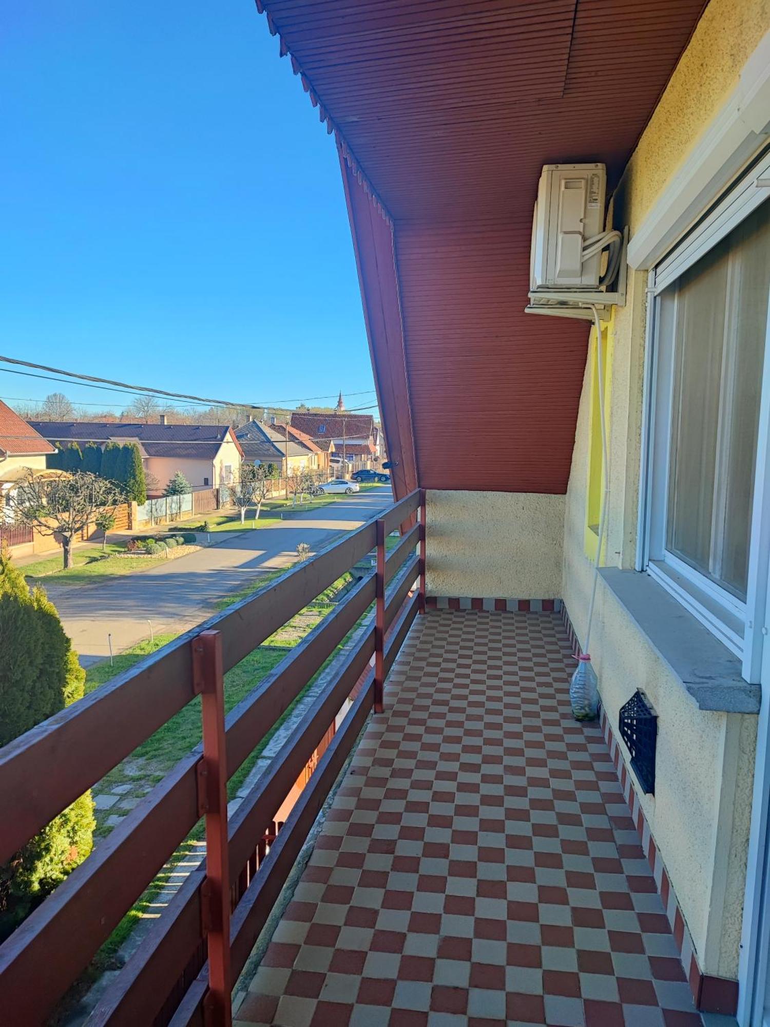 Szaffi Apartman Hajduszoboszlo Exterior photo